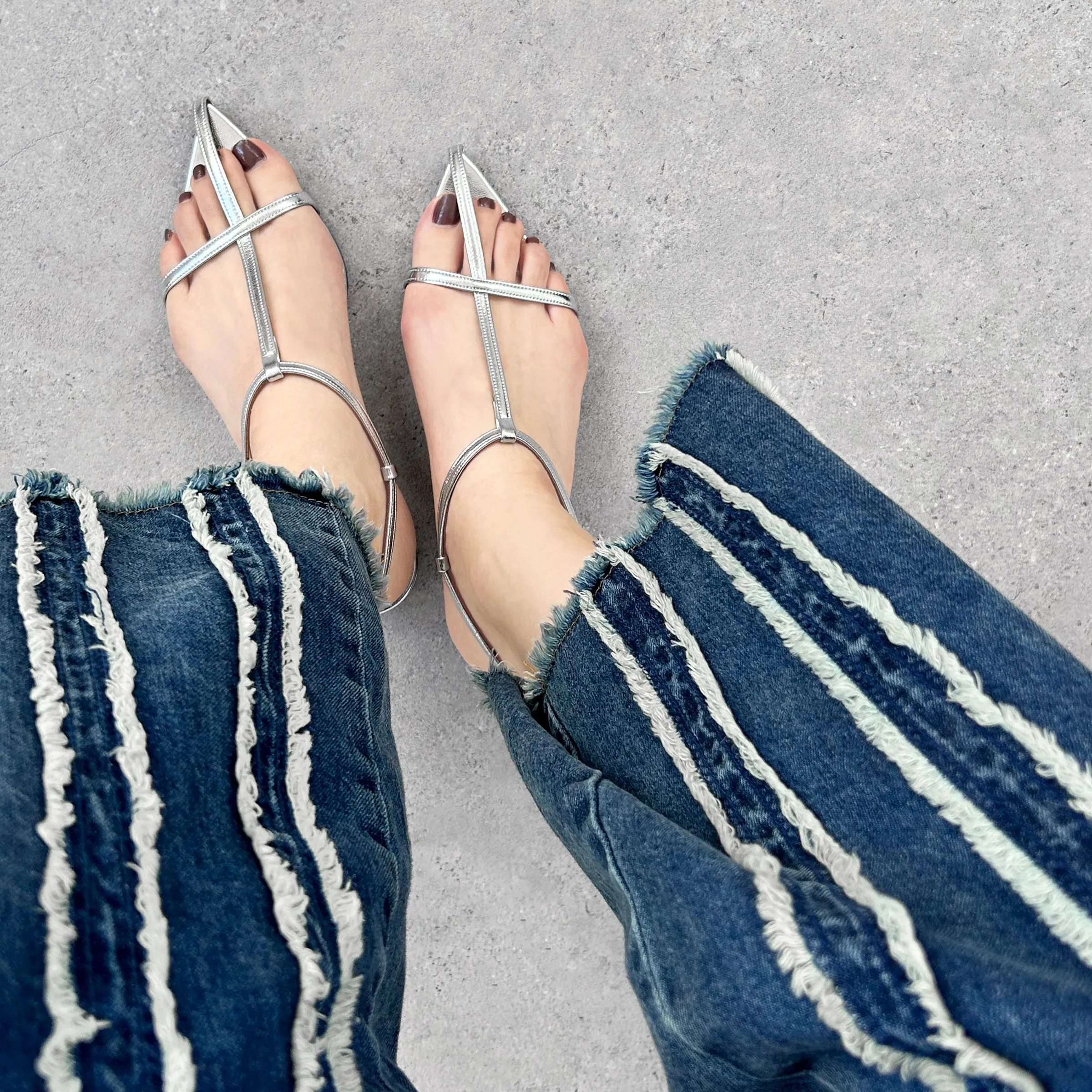 15% OFF: 2024SS: T-strap pointed flat sandals (m17001) Silver