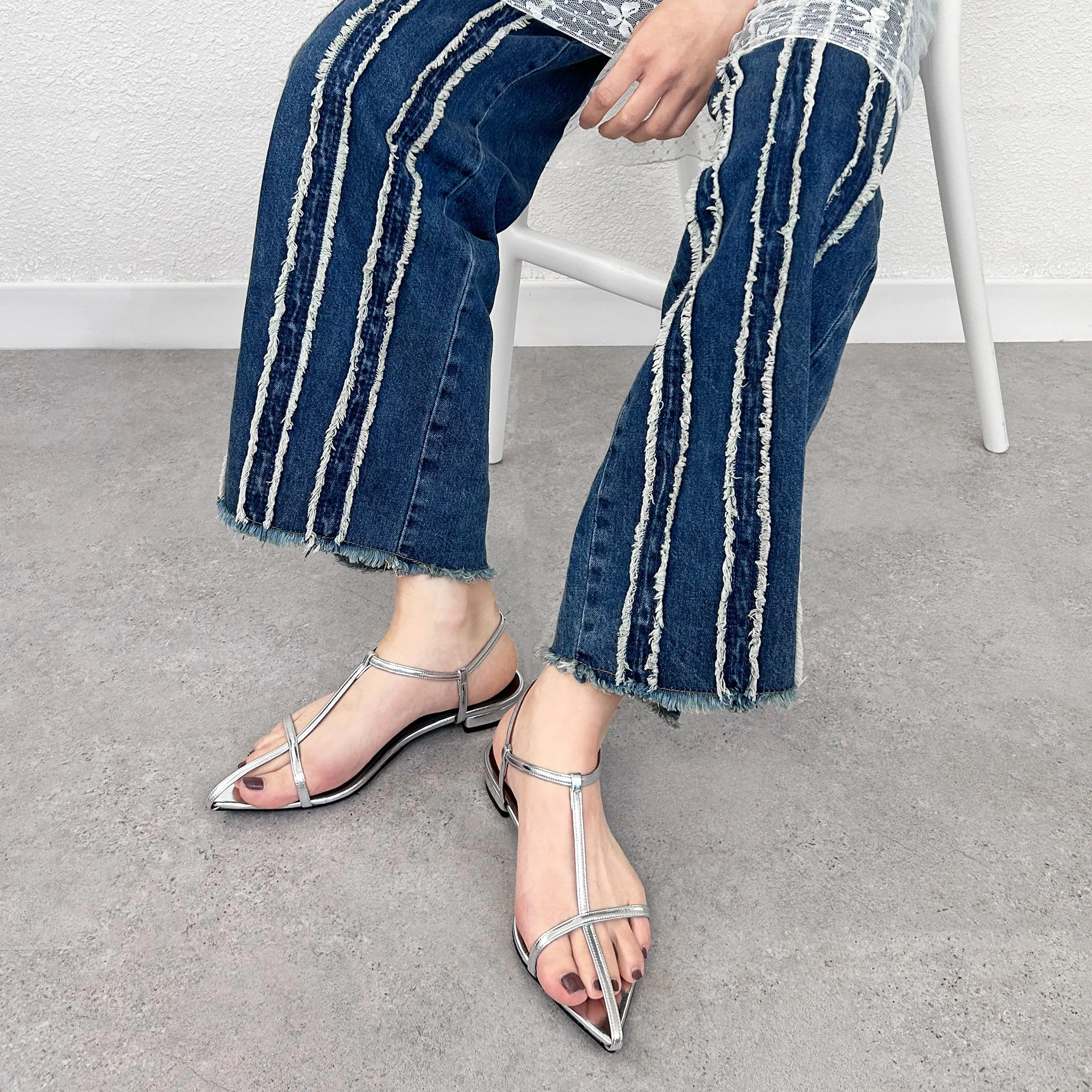 15% OFF: 2024SS: T-strap pointed flat sandals (m17001) Silver