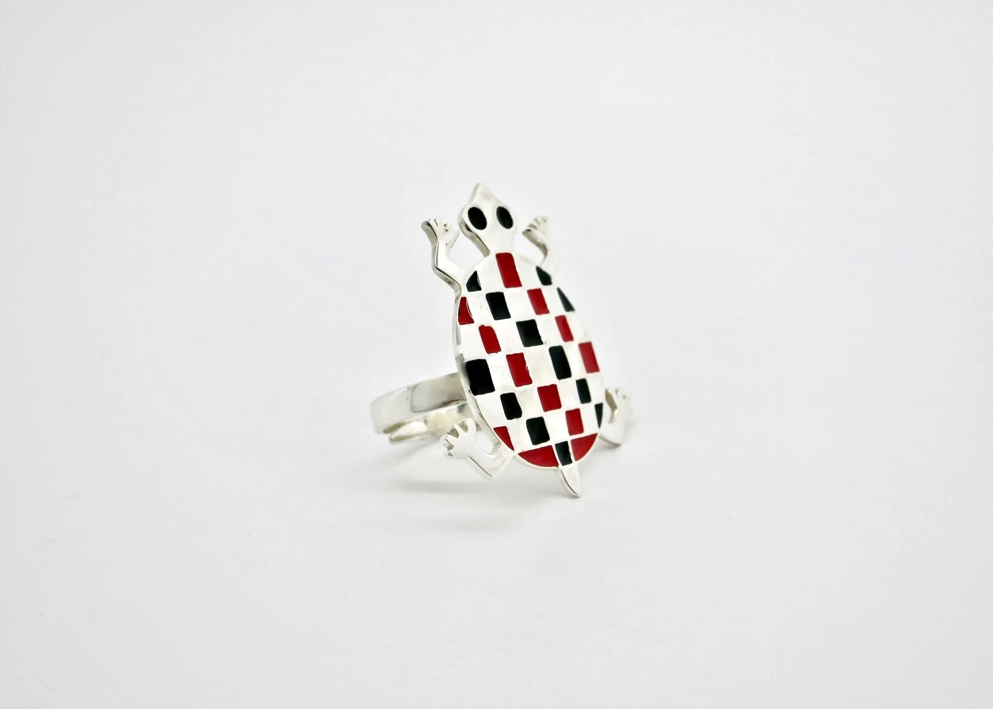 Arresting 'kurma' tortoise statement ring