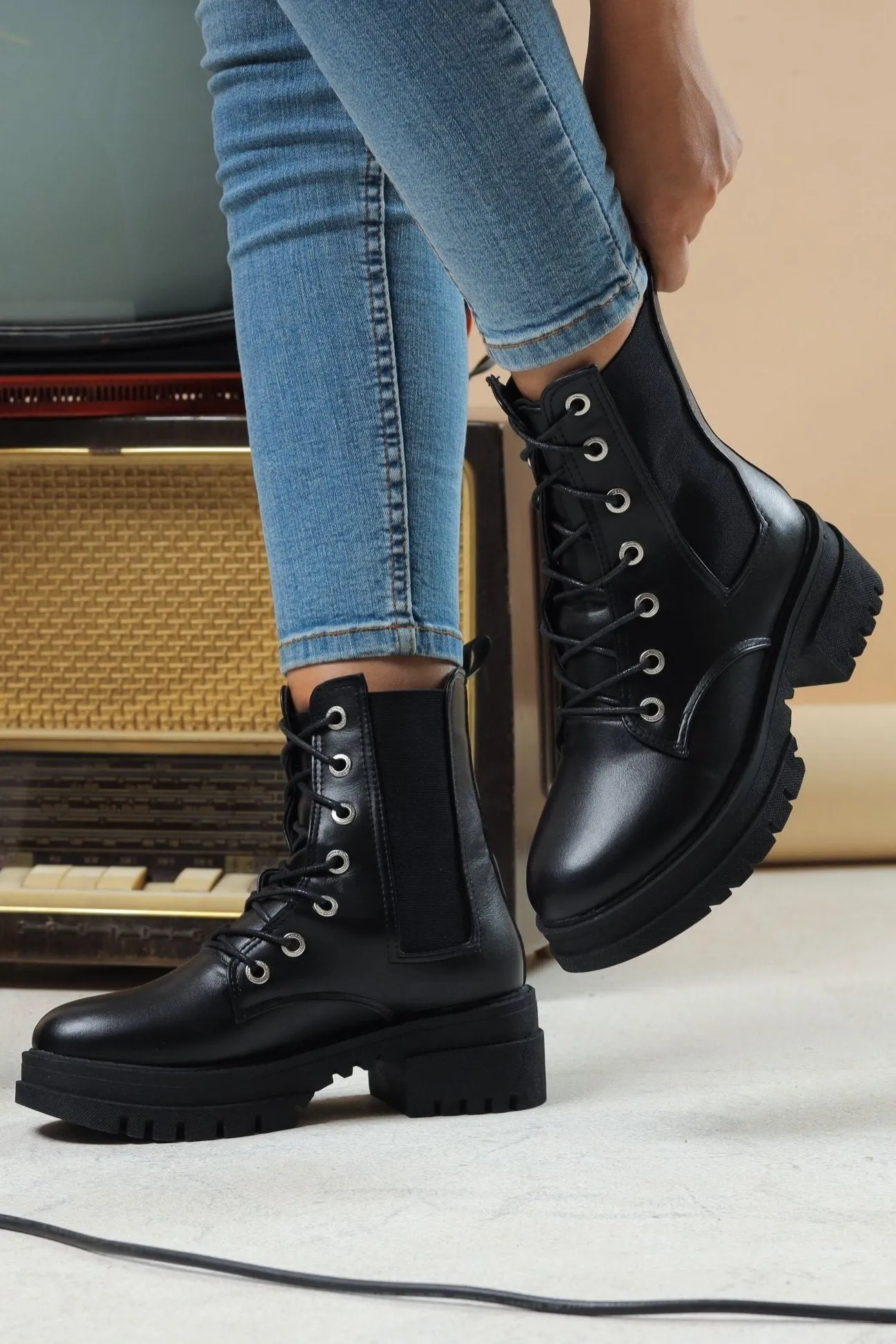 Chelsea Laceup & Zipper Plain Leather Boots - Black