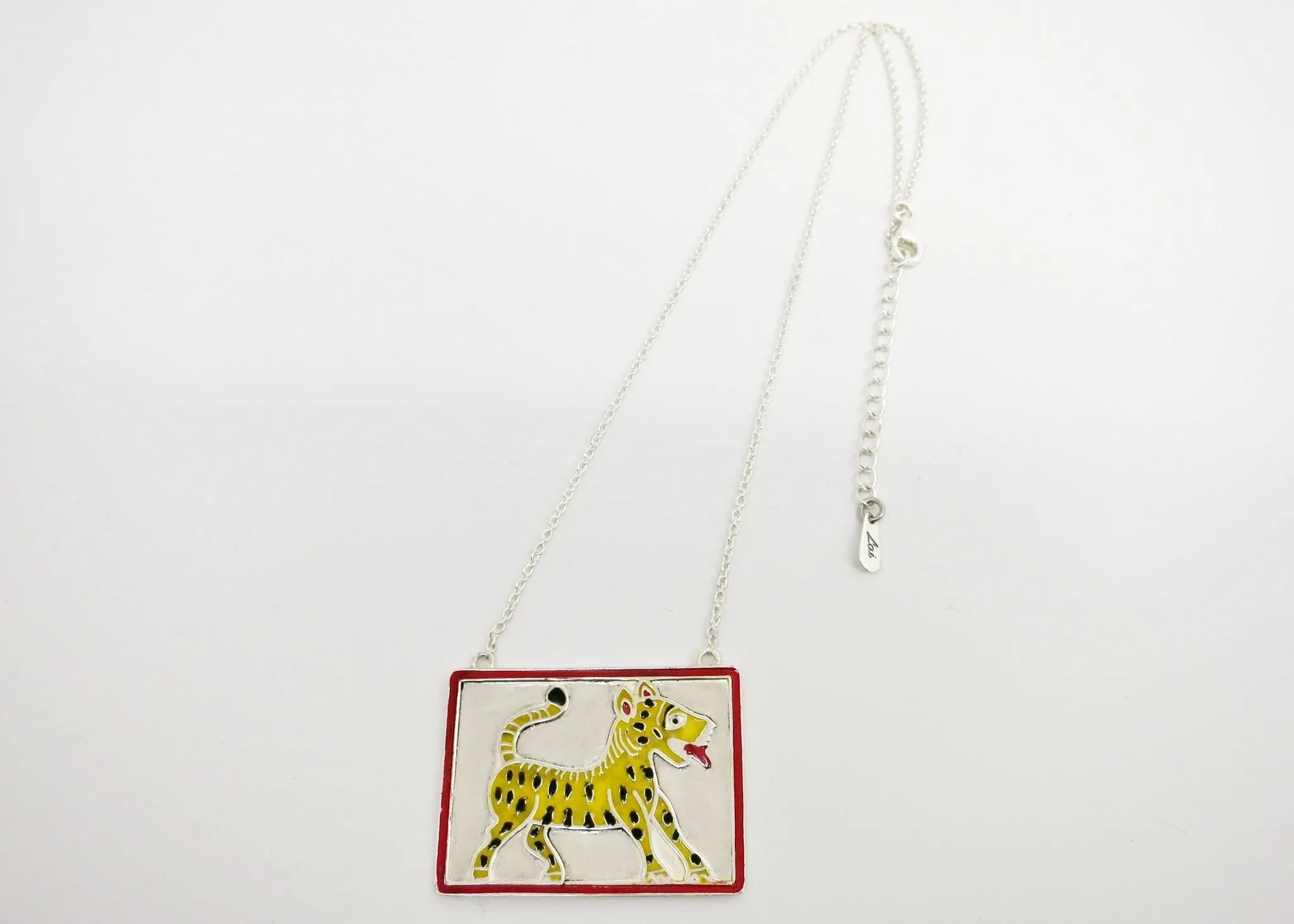 Conversation starter 'baagh' tiger necklace