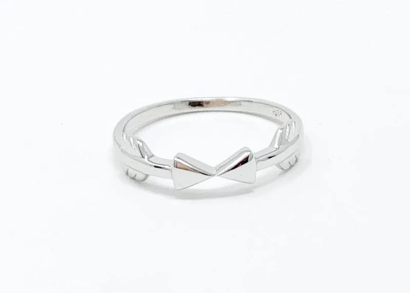 Double Arrows Ring