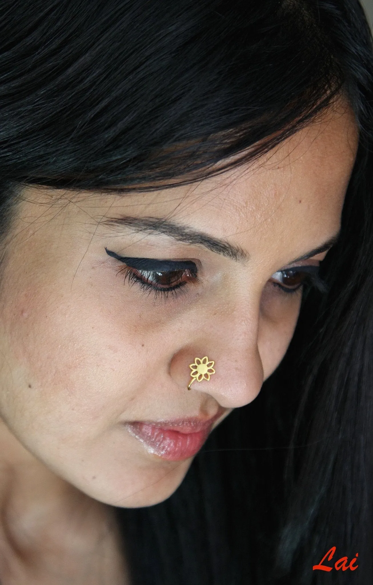 Gold-plated, minimalist, floral outline nose pin
