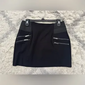 Guess Daisy Knit Stretch Skirt Size LBlack Zipper Detail SkirtWORN ONE TIME