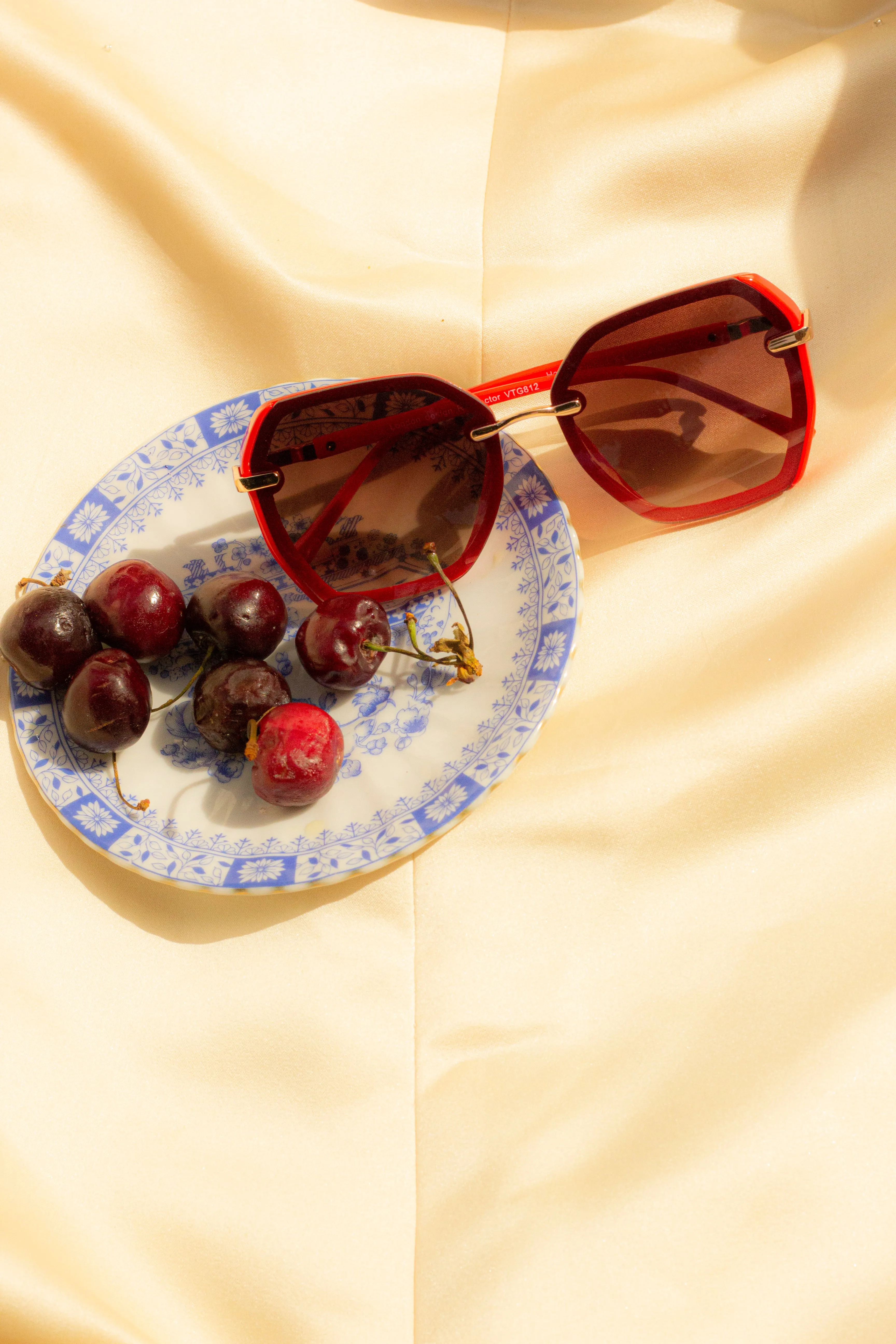 Hexagonal Front Lens Sunglasses