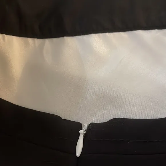 Olsen Europe Neo City Black and Cream Pencil Skirt‎ NWT