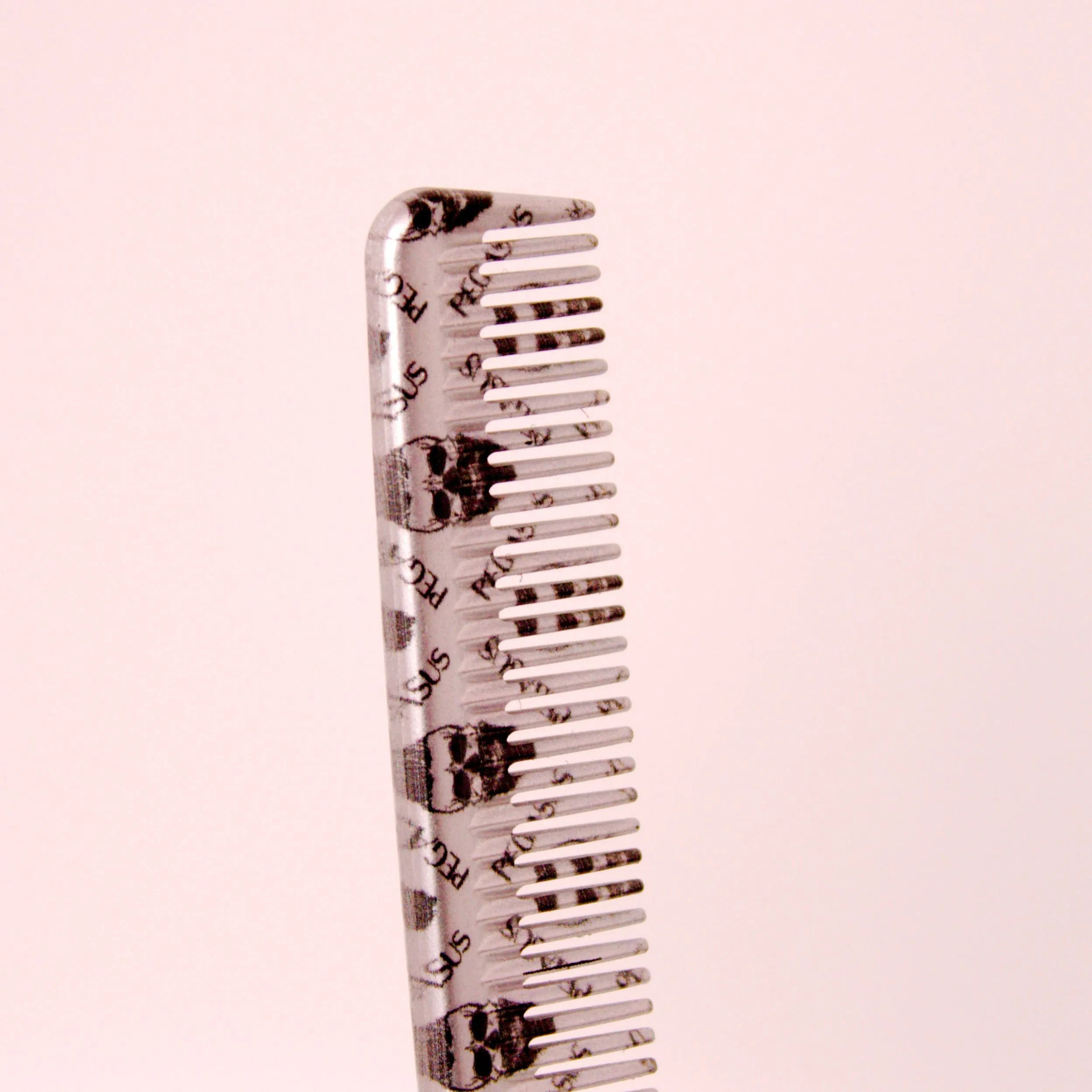 Pegasus Skulleto 201, 7in Hard Rubber Hair Detangling/Trimmer Comb, Handmade, Seamless, Smooth Edges, Anti Static, Heat and Chemically Resistant, Wet Hair, Everyday Grooming Comb | Peines de goma dura - Silver