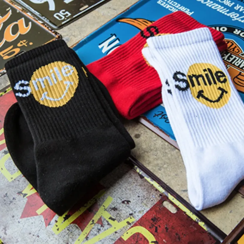 "SMILE" Chaussettes Montantes Streetwear Rouge - URB1™