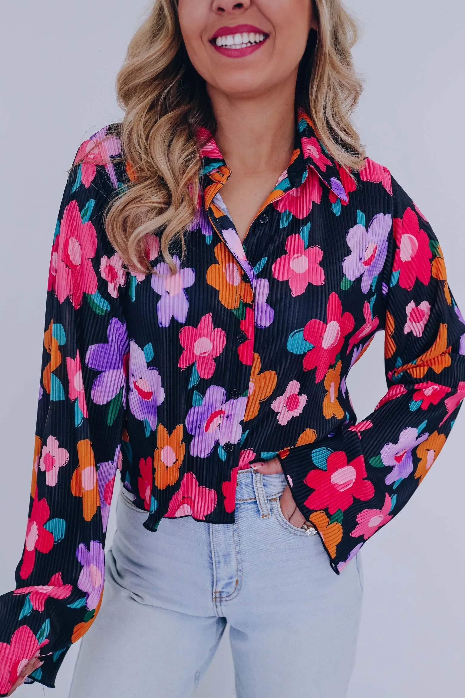Retro Chic Floral Plissé Crop Top - Black