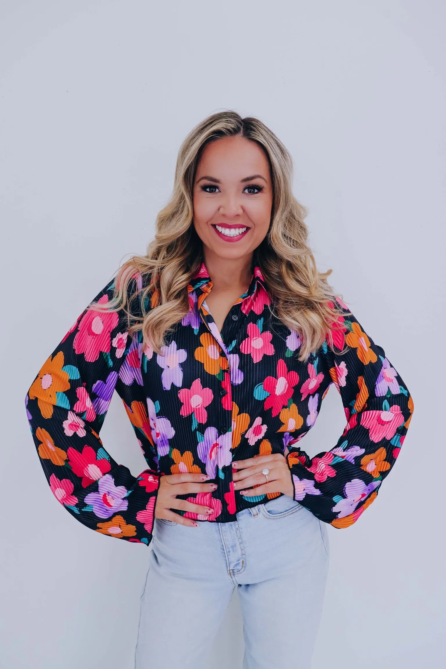Retro Chic Floral Plissé Crop Top - Black