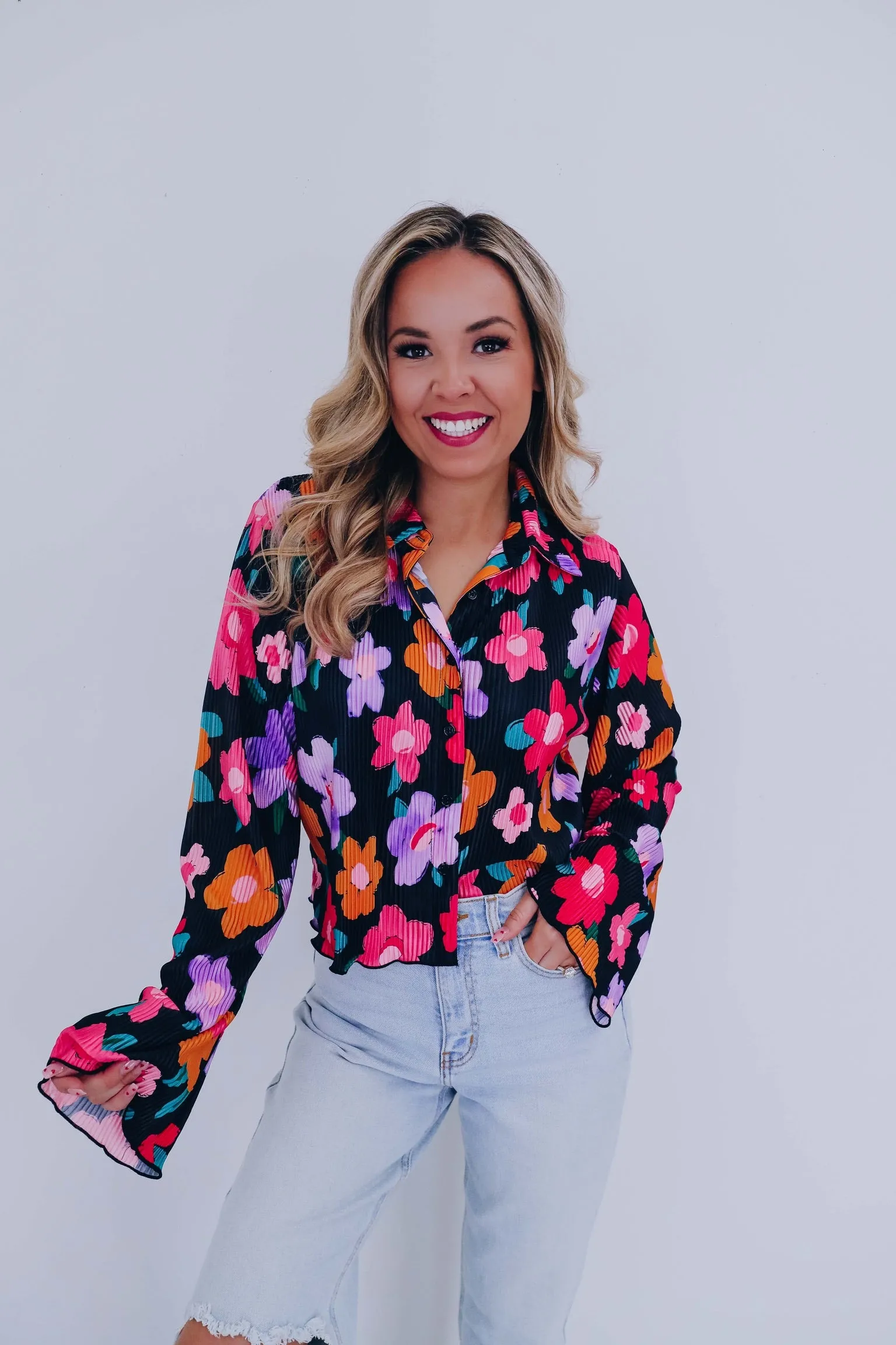 Retro Chic Floral Plissé Crop Top - Black