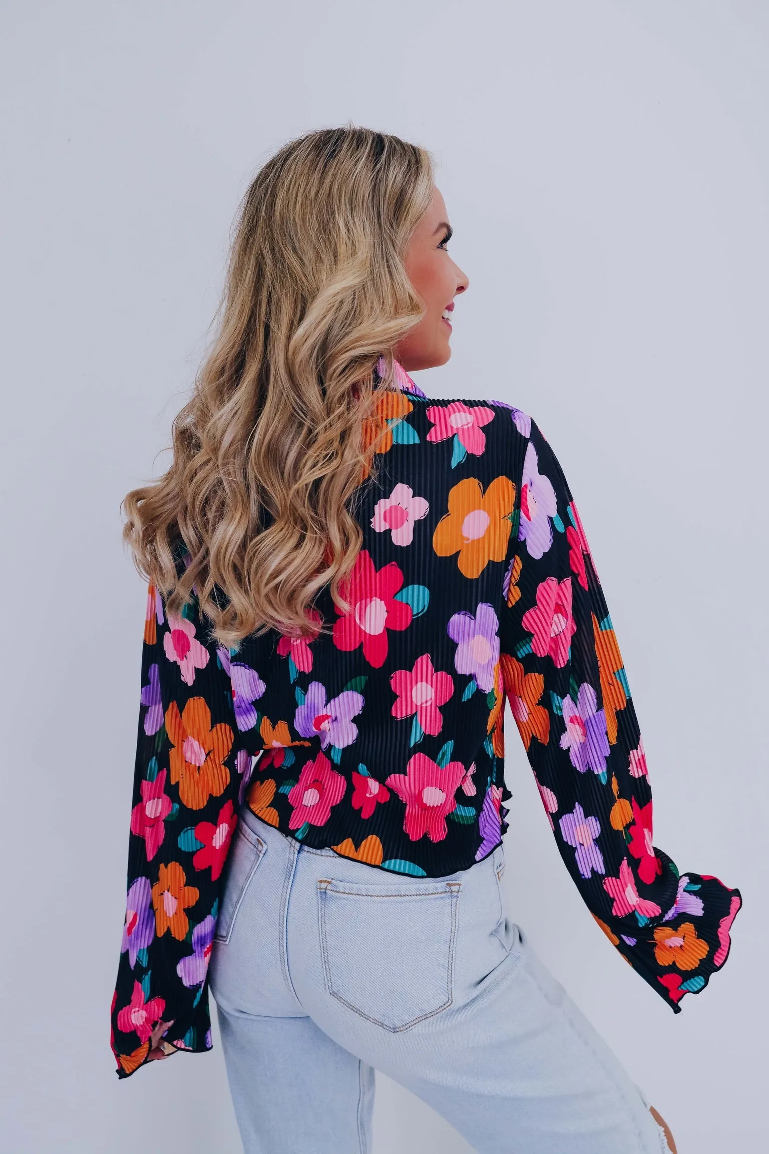Retro Chic Floral Plissé Crop Top - Black