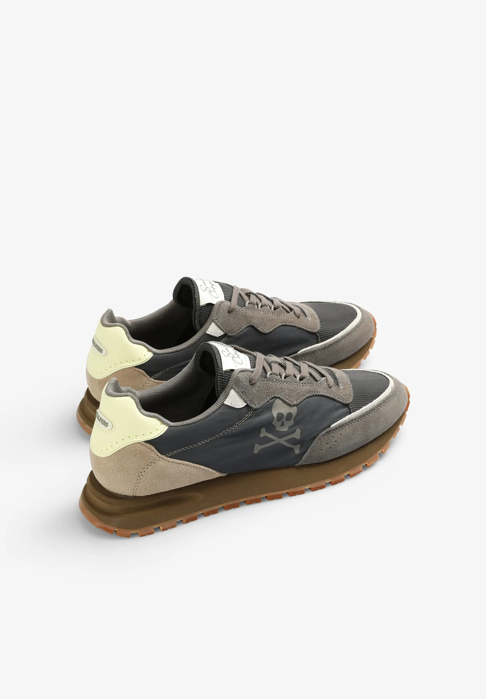 SAPATILHAS LEVES COM SKULL EM CONTRASTE